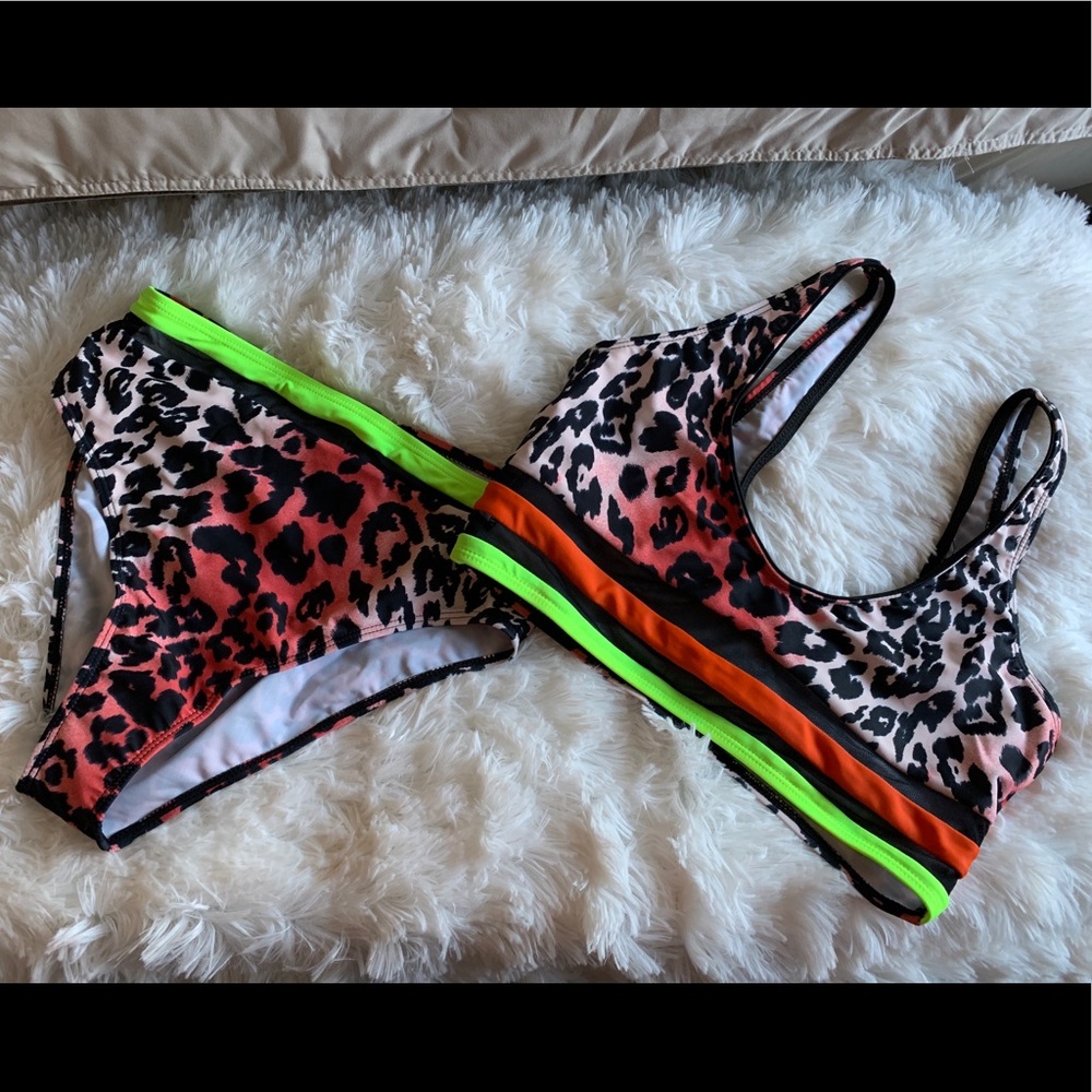 NWOT Animal Print High Waisted Bikini Size M